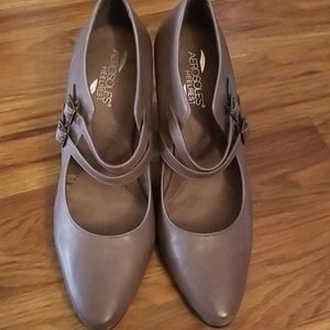 Size 9.5 Aerosoles Heelrest Shoe